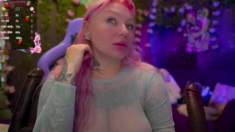 Snapshot of blackedbarbie chatting on 10.11.25 Alice online show from 10.11.25