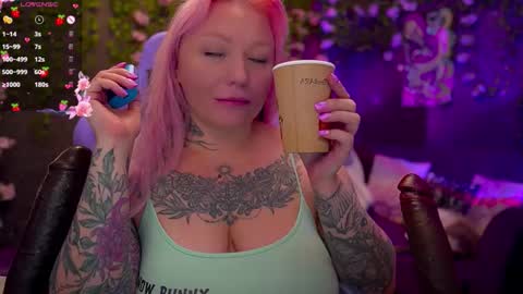 Snapshot of blackedbarbie chatting on 10.17.25 Alice online show from 10.17.25