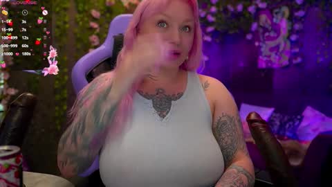 Snapshot of blackedbarbie chatting on 10.18.25 Alice online show from 10.18.25