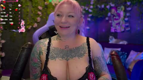 Snapshot of blackedbarbie chatting on 10.22.25 Alice online show from 10.22.25