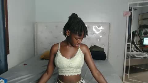 Snapshot of blackmelaninqueen chatting on 09.30.25 Cleo online show from 09.30.25