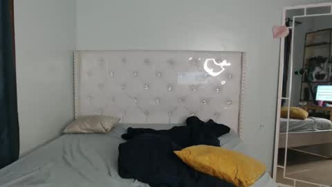 Snapshot of blackmelaninqueen chatting on 10.12.25 Cleo online show from 10.12.25