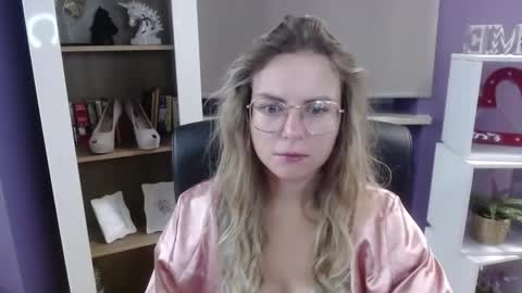 Z O E Y online show from 09.26.25