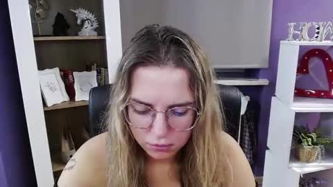 Z O E Y online show from 10.09.25