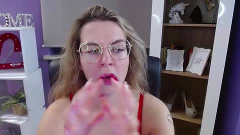 Z O E Y online show from 12.19.25