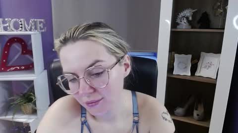 Z O E Y online show from 03.10.26