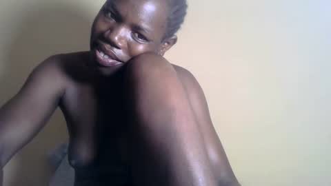 Snapshot of blacksexygal chatting on 02.13.25 SARAH online show from 02.13.25