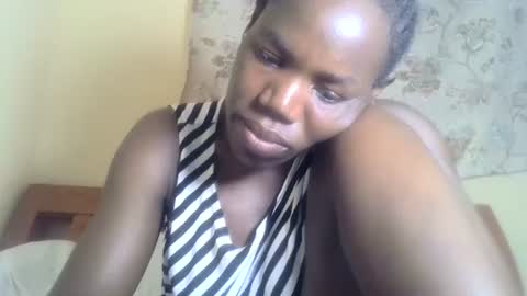 Snapshot of blacksexygal chatting on 02.15.25 SARAH online show from 02.15.25