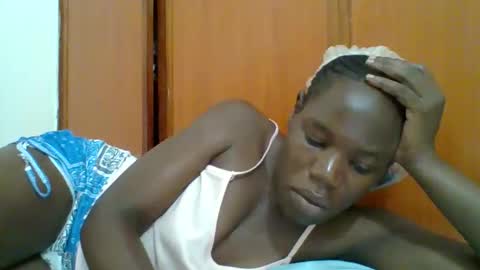 Snapshot of blacksexygal chatting on 11.05.25 SARAH online show from 11.05.25