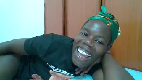 Snapshot of blacksexygal chatting on 11.08.25 SARAH online show from 11.08.25