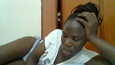 Snapshot of blacksexygal chatting on 11.10.25 SARAH online show from 11.10.25