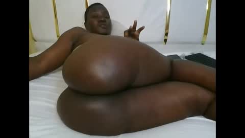 Snapshot of blacksexygold122 chatting on 02.10.25 blacksexygold122 online show from 02.10.25