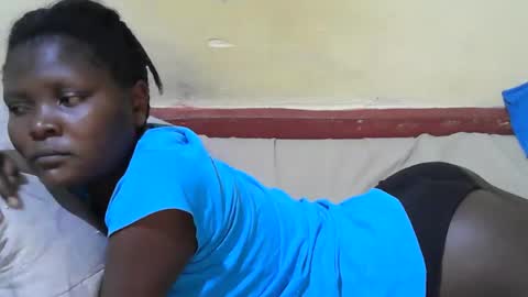 Snapshot of blackslim_girl2 chatting on 10.14.25 blackslim_girl2 online show from 10.14.25