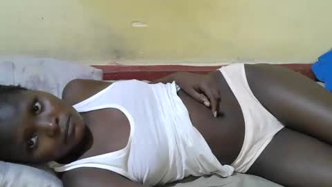 Snapshot of blackslim_girl2 chatting on 10.31.25 blackslim_girl2 online show from 10.31.25