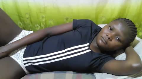 Snapshot of blackslim_girl2 chatting on 11.05.25 blackslim_girl2 online show from 11.05.25