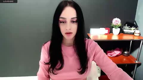 Snapshot of blacky_berry chatting on 12.02.24 Ivy online show from 12.02.24