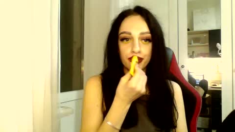 Snapshot of blacky_berry chatting on 03.05.25 Ivy online show from 03.05.25