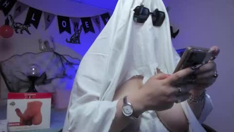 Snapshot of blair_elliis chatting on 10.10.25 Blair online show from 10.10.25