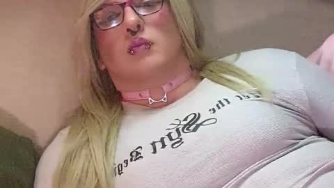 Blakely Morningstar   online show from 02.05.25