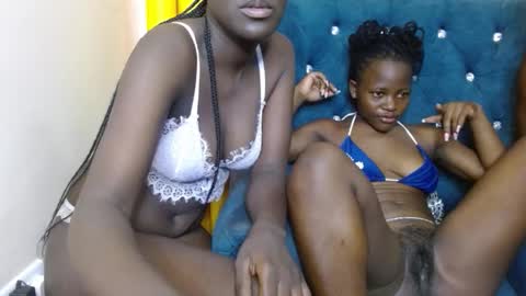 Snapshot of blaq_cherry chatting on 10.12.25 cherry online show from 10.12.25