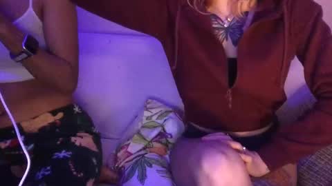 Snapshot of blaze2girls chatting on 12.06.24 2girls1blunt online show from 12.06.24