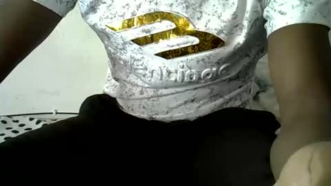 Snapshot of blesse_mixed chatting on 10.12.25 Black brown online show from 10.12.25