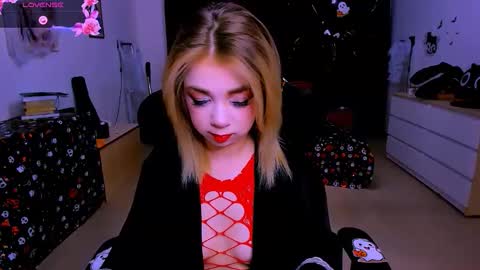 Snapshot of blinkofeyess chatting on 11.11.25 Nicole online show from 11.11.25