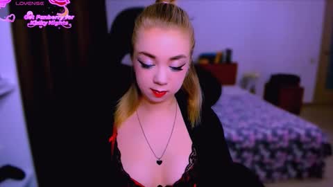 Nicole online show from 11.22.25