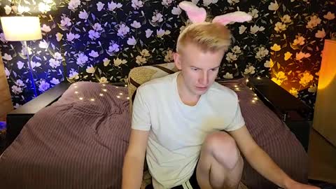 Snapshot of blond_boy69 chatting on 04.06.26 blond_boy69 online show from 04.06.26