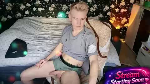 Snapshot of blond_boy69 chatting on 04.24.26 blond_boy69 online show from 04.24.26