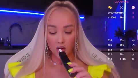 Snapshot of blond_diamond chatting on 04.26.26 Lana online show from 04.26.26