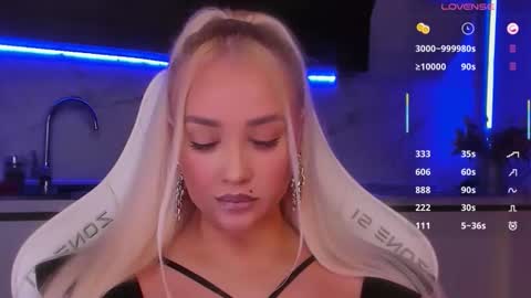 Snapshot of blond_diamond chatting on 04.30.26 Lana online show from 04.30.26