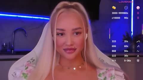 Snapshot of blond_diamond chatting on 05.15.26 Lana online show from 05.15.26