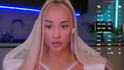 Snapshot of blond_diamond chatting on 05.18.26 Lana online show from 05.18.26