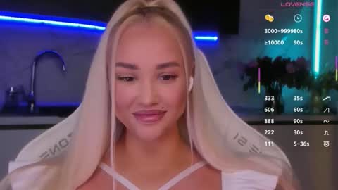 Snapshot of blond_diamond chatting on 05.18.26 Lana online show from 05.18.26