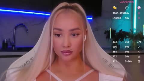 Snapshot of blond_diamond chatting on 05.22.26 Lana online show from 05.22.26