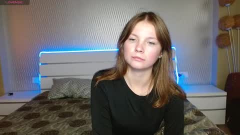 Snapshot of blonda_shy chatting on 10.10.25 Sophie online show from 10.10.25