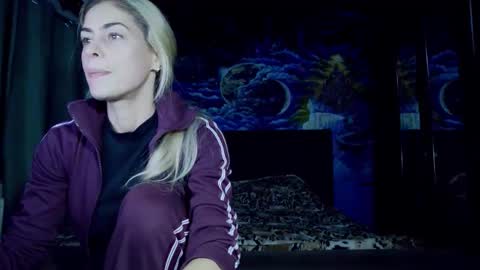 Snapshot of blonde4pasion chatting on 10.11.25 blonde4pasion online show from 10.11.25