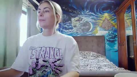 Snapshot of blonde4pasion chatting on 10.14.25 blonde4pasion online show from 10.14.25