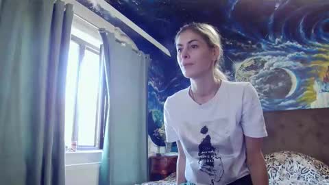 Snapshot of blonde4pasion chatting on 10.20.25 blonde4pasion online show from 10.20.25