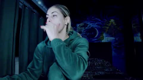 Snapshot of blonde4pasion chatting on 11.02.25 blonde4pasion online show from 11.02.25