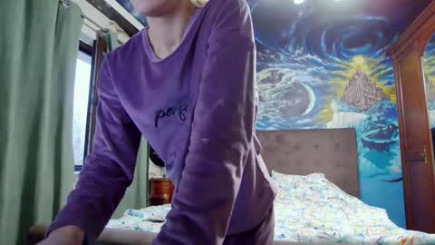 Snapshot of blonde4pasion chatting on 11.08.25 blonde4pasion online show from 11.08.25