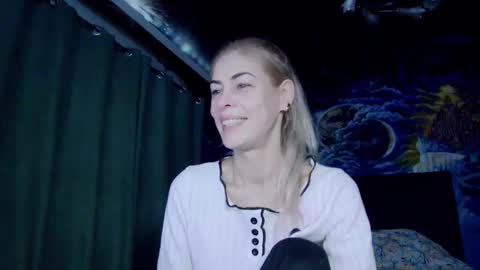 Snapshot of blonde4pasion chatting on 11.22.25 blonde4pasion online show from 11.22.25