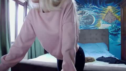 Snapshot of blonde4pasion chatting on 02.07.26 blonde4pasion online show from 02.07.26