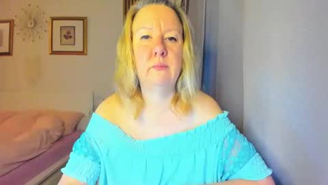 Nicole online show from 01.04.25