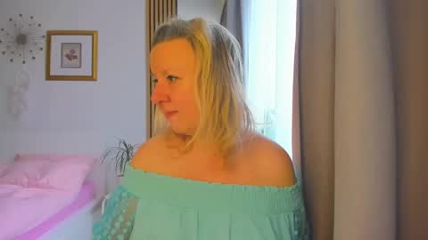 Nicole online show from 01.06.25