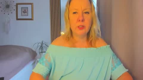 Nicole online show from 01.21.25