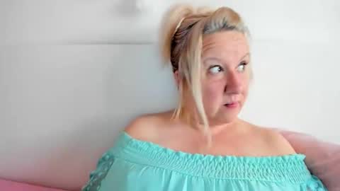 Nicole online show from 10.19.25