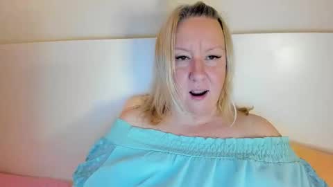 Nicole online show from 11.21.25