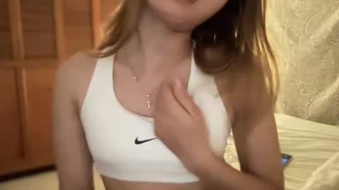 Snapshot of blonde_petite chatting on 07.05.26 Alice online show from 07.05.26